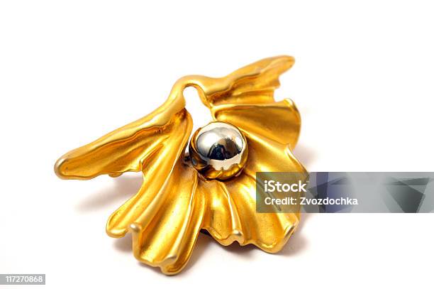 Dourado Broche - Fotografias de stock e mais imagens de Acessório - Acessório, Assunto, Beleza