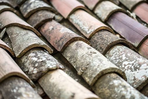 Architecture of Italy, Marche: Antique roof tiles
