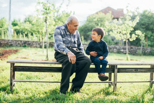 foto de un abuelo alegre y su lindo nieto al aire libre - great grandson fotografías e imágenes de stock