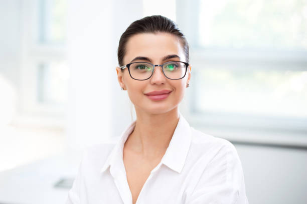 istock Young beautiful business woman 1172726825