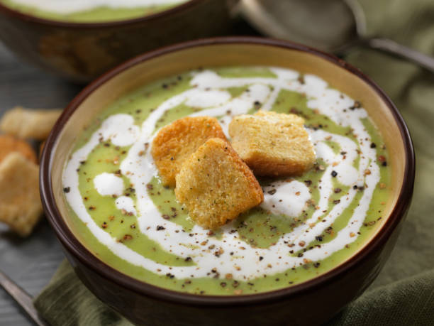 Sopa de Espinafre: Creme Reconfortante e Nutritivo - receita deliciosa profissional - passo 1