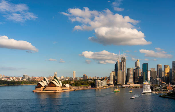 sydney harbour cityscape - sydney australia australia sydney opera house skyline stock-fotos und bilder