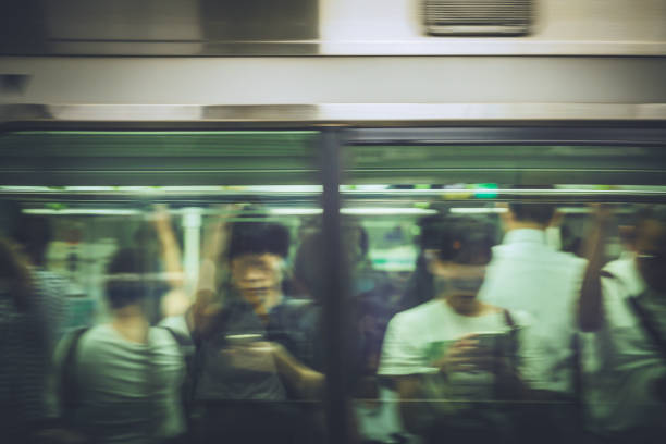 sempre conectado - rush hour commuter on the phone tokyo prefecture - fotografias e filmes do acervo