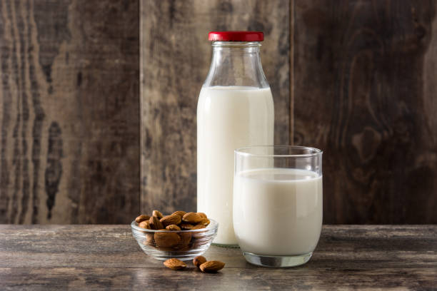 아몬드 우유 - wood snack milk milk bottle 뉴스 사진 이미지