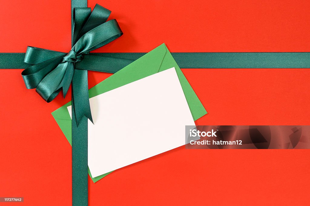 Verde e vermelho presente com Cartão de mensagem em branco - Royalty-free Amarrado Foto de stock