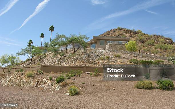 Casa Na Montanha Perto De Phoenix - Fotografias de stock e mais imagens de Jardim Particular - Jardim Particular, Ao Ar Livre, Arizona