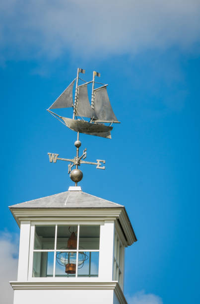 корабль уэзервейн - weather vane фотографии стоковые фото и изображения