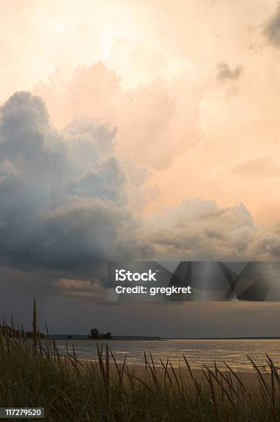 Wolken Über Der Bucht Stockfoto und mehr Bilder von Bildkomposition und Technik - Bildkomposition und Technik, Bildschärfe, Blau