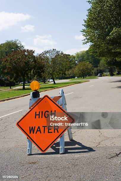 Знак High Water — стоковые фотографии и другие картинки Асфальт - Асфальт, Без людей, Большой город