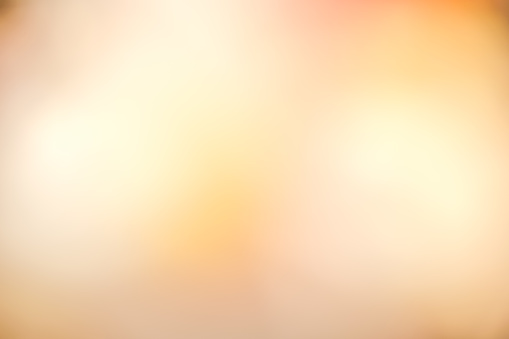 Fondo borroso de color naranja dorado. Desenfoque abstracto brillante oro naranja de fondo de tono de color cielo de la mañana con efecto de luz de sol blanco para el diseño como banner, presentación, concepto de anuncios photo