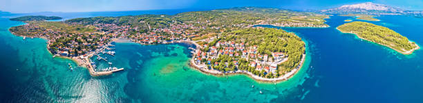 lumbarda sur l'île de korcula vue panoramique aérienne - dubrovnik neretva county photos et images de collection