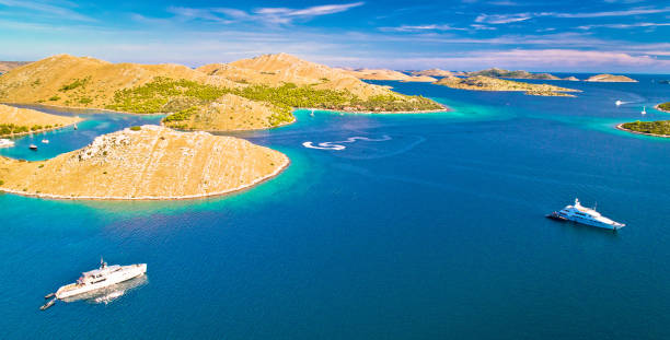 parque nacional de kornati yasea destino turístico vista aérea - kornati fotografías e imágenes de stock