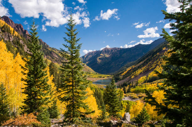 istock Colorado Maroon Bells - Autumn View Back to Maroon Lake 1172845541