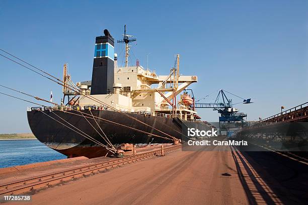 Kreuzfahrtschiff Im Hafen Stockfoto und mehr Bilder von Erz - Erz, Frachtschiff, Hafen