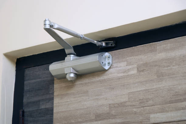 Automatic hydraulic device, leaver hinge door closer holder.