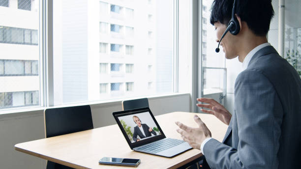 online-lektionskonzept. tele-meeting. telefonkonferenz. - japanisch sprache stock-fotos und bilder