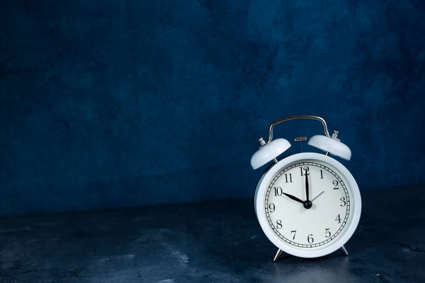 istock white vintage alarm clock 10:00 o´clock 1172894055
