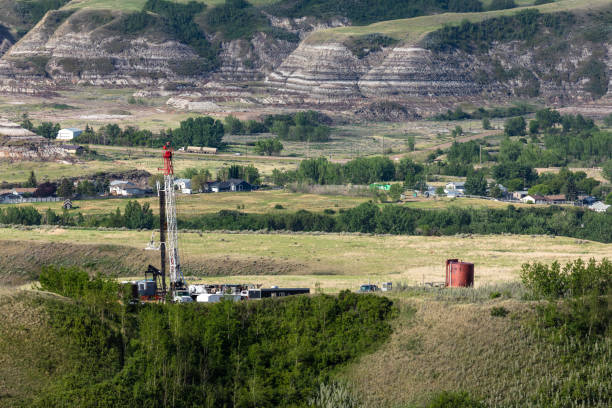 oil drilling and pump industry in alberta canada - oil pump oil industry alberta equipment imagens e fotografias de stock