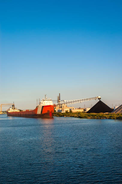 detroit river shipping - coal crane transportation cargo container imagens e fotografias de stock