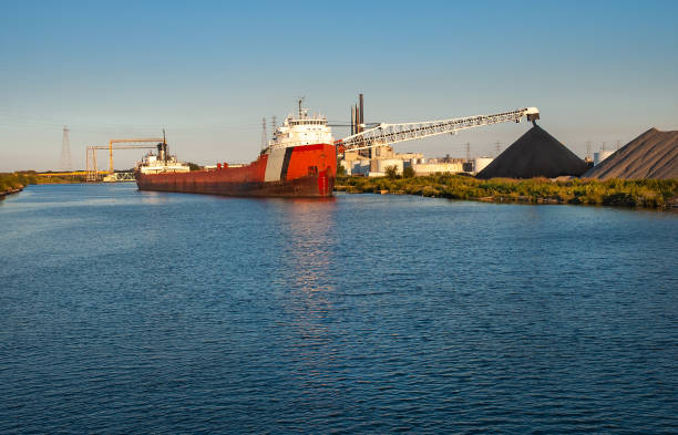 istock Detroit River Shipping 1172923435