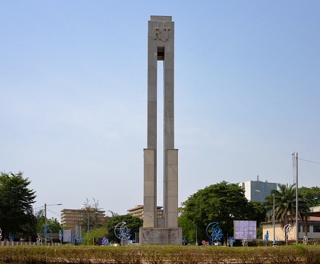 Lomé, Togo: concrete column on Martyrs' Square - Republic of Togo / République Togolaise (RT) - Place des Martyrs