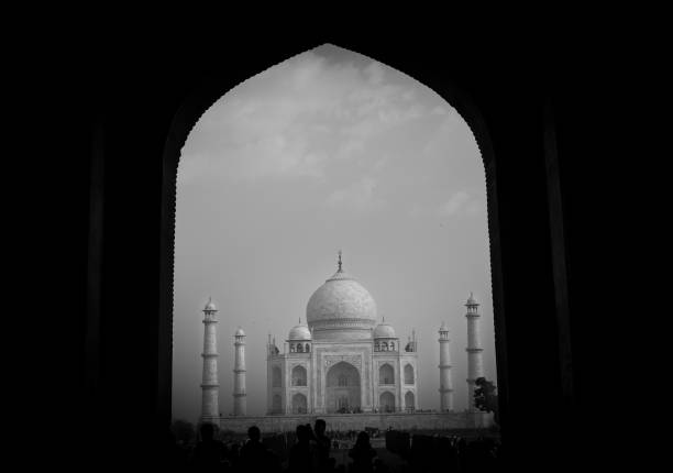 istock tajmahal the seven wonders 1172940017