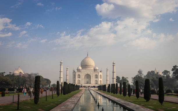 istock tajmahal the seven wonders 1172940103