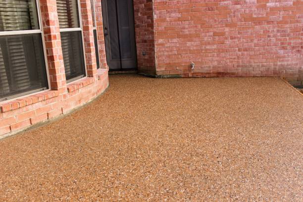 istock Getting an Exposed Aggregate Finish on Concrete with gravels 1172980915