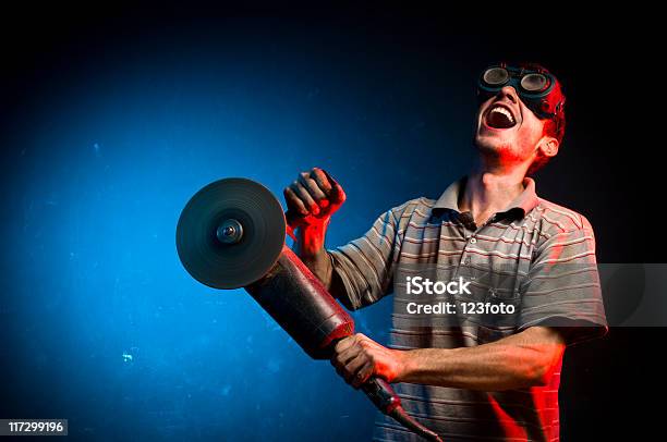 Foto de Metalúrgico e mais fotos de stock de Adulto - Adulto, Afiar, Amarelo