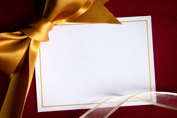 eleganckie zaproszenie ze wstążkami - gift greeting card birthday card red zdjęcia i obrazy z banku zdjęć