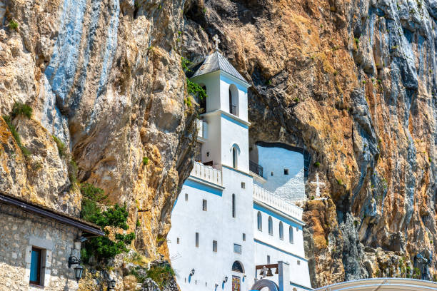monastério de ostrog em montenegro - ostrog - fotografias e filmes do acervo