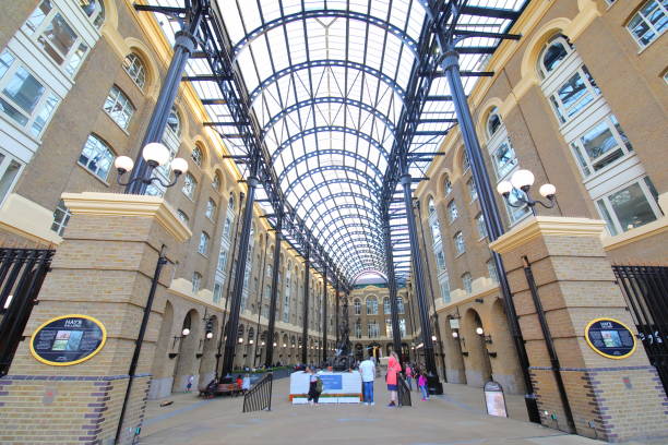 hay's galleria galleria shopping arcade londra inghilterra - shopping mall foto e immagini stock