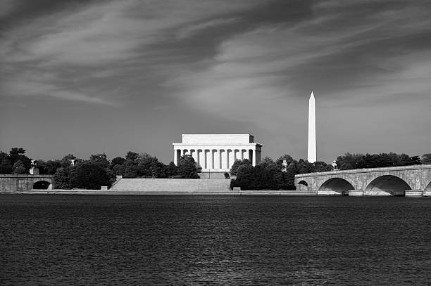 istock Lincoln Memorial across the Potomac 117304108