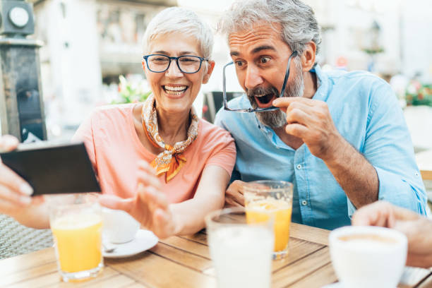 istock Mature couple with smartphone 1173088088