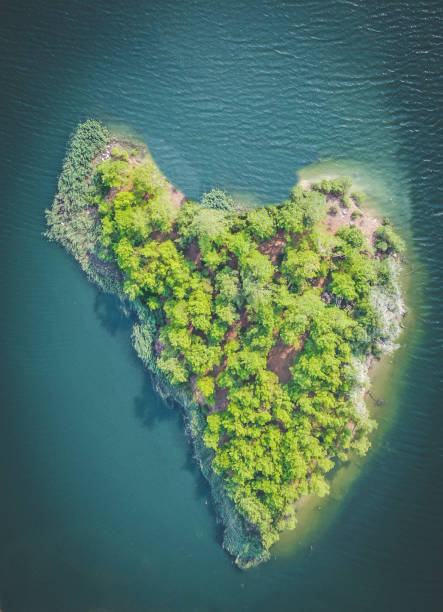 istock heart island love 1173097422