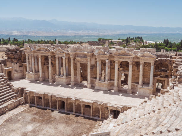 руины города иераполис в турции в памуккале - hierapolis stadium stage theater amphitheater стоковые фото и изображения