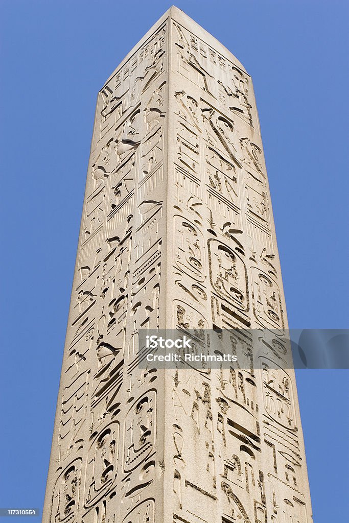 エジプト、コンコルド広場のオベリスク - アルファベット以外の文字のロイヤリティフリーストックフォト