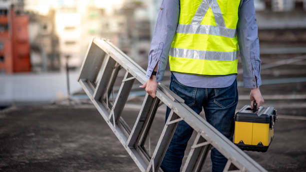 istock Worker man carrying aluminium ladder and tool box 1173110794