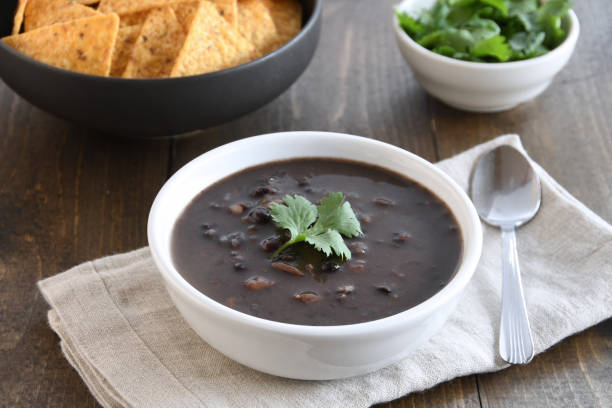 sopa de feijão preto e pinto - feijão pinto - fotografias e filmes do acervo