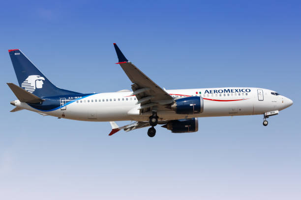 aeromexico boeing 737-8 max uçak - boeing 737 max stok fotoğraflar ve resimler