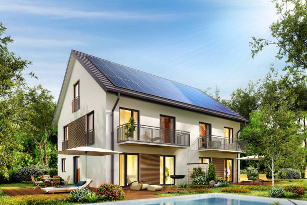 загородный дом с солнечными батареями на крыше и террасе и бассейне - renewable energy alternative energy technology solar energy стоковые фото и изображения