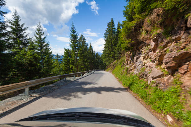 autofahrt entlang einer bergstrasse - saint johann stock-fotos und bilder