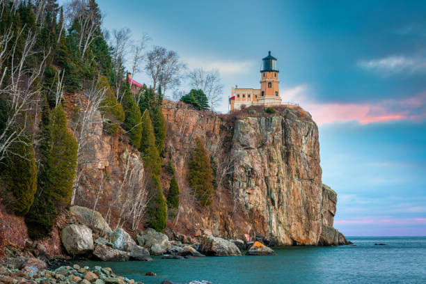 prachtige split rock vuurtoren - split rock lighthouse state park stockfoto's en -beelden