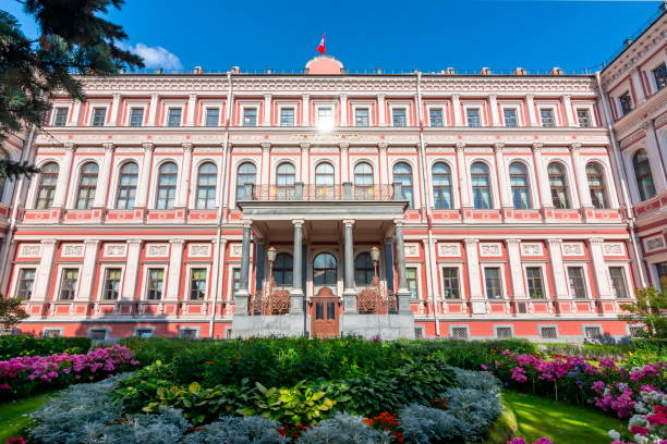 palazzo nikolaevskij (palazzo del lavoro) a san pietroburgo, russia - duke gardens foto e immagini stock