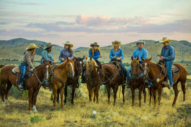 grupa kowbojów i kowbojów - rein saddle cowboy hat hat zdjęcia i obrazy z banku zdjęć