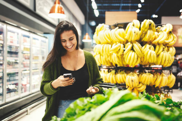 young woman shopping in a supermarket - food shopping imagens e fotografias de stock