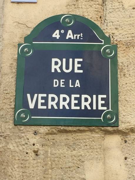istock Street sign in Paris: Rue de la Verrerie 1173211754