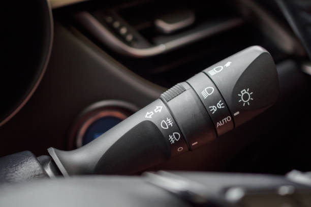 車のライトコントロールスイッチクローズアップ - fog light switch ストックフォトと画像