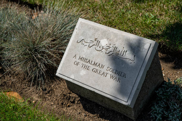 muzułmański żołnierz wielkiego nagrobka wojennego - arlington national cemetery tombstone arlington virginia cemetery zdjęcia i obrazy z banku zdjęć