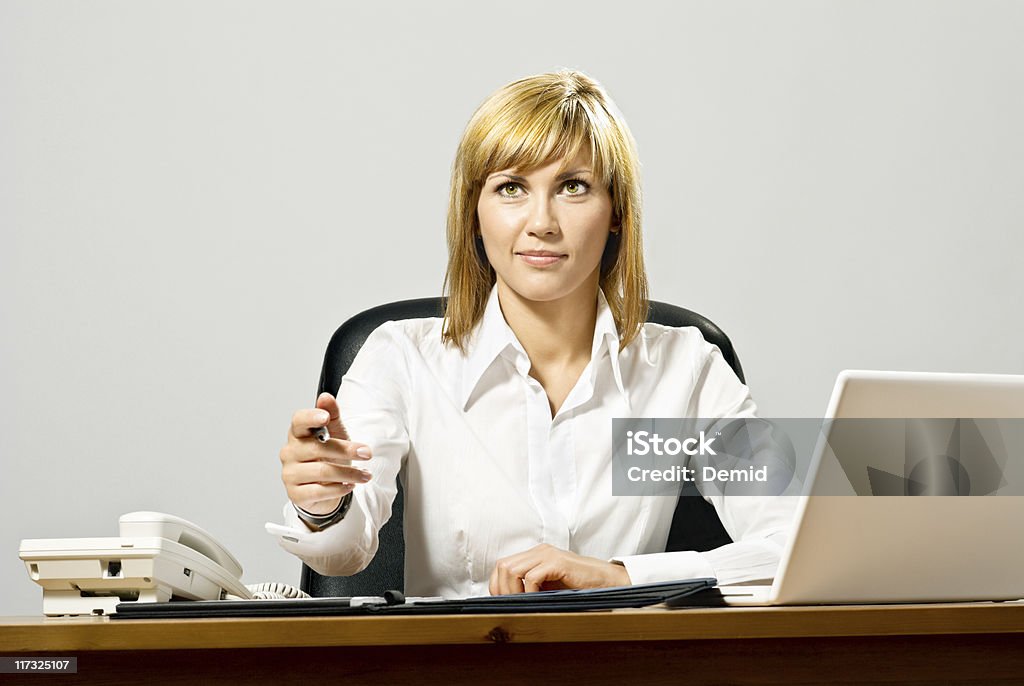 Bela Dama de negócios com computador portátil - Royalty-free Adulto Foto de stock